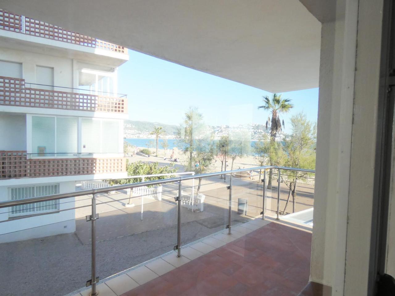 Europa 18 Apartman Roses Kültér fotó
