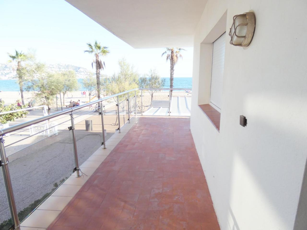 Europa 18 Apartman Roses Kültér fotó